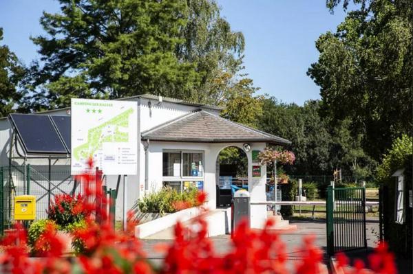 Camping Onlycamp Des Halles Decize Exterior foto