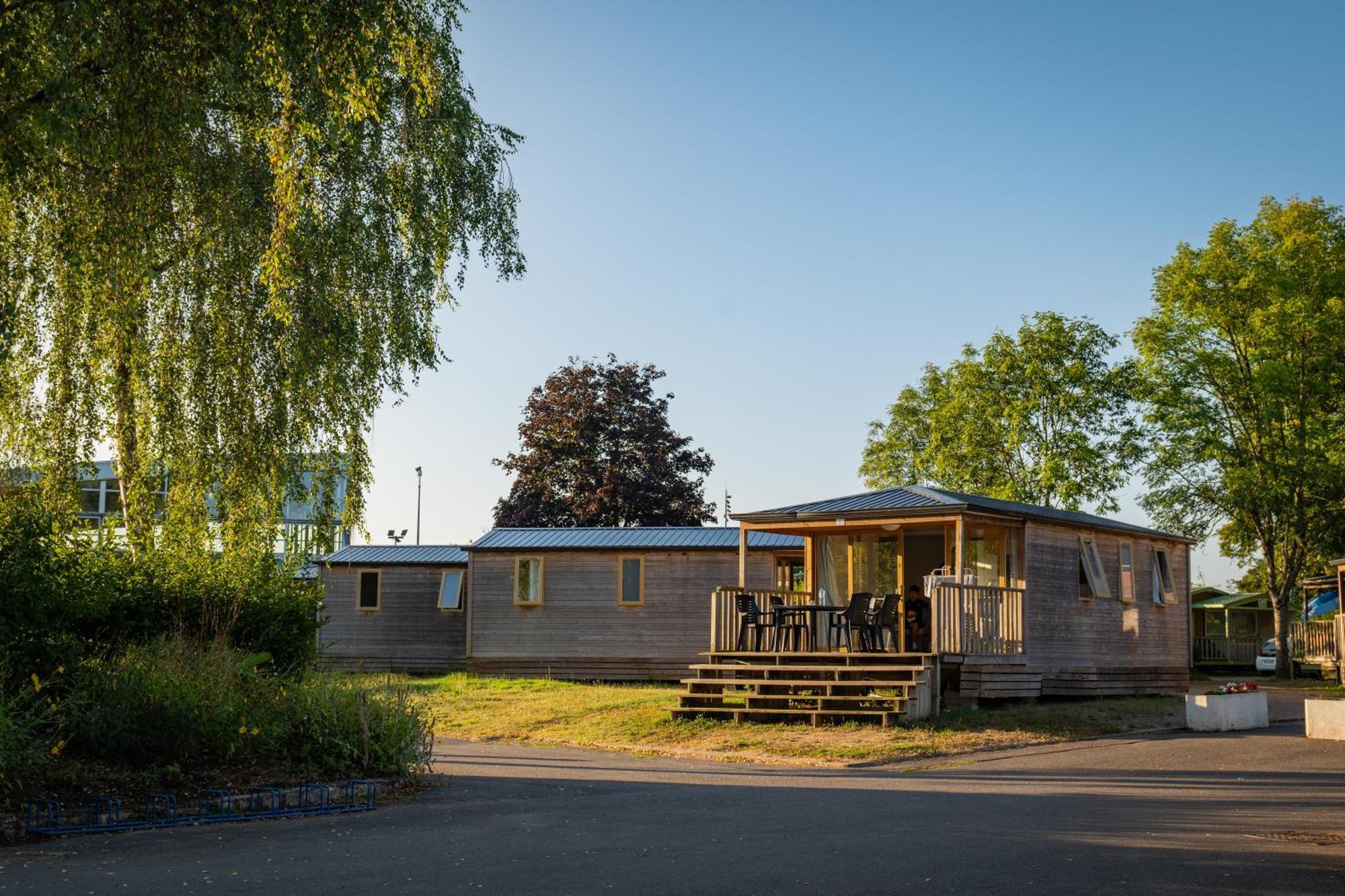 Camping Onlycamp Des Halles Decize Exterior foto